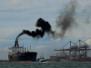 Schip net buiten haven Saint Louis du Rhone