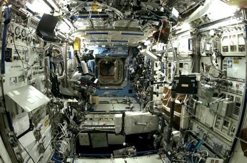 Binnen de ISS Columbus module