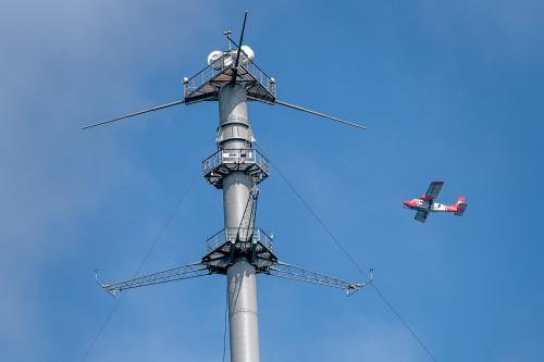 Avion de surveillance aérienne survolant l'observatoire 