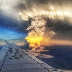Décollage depuis l’aéroport de Manille éruption du volcan Taal